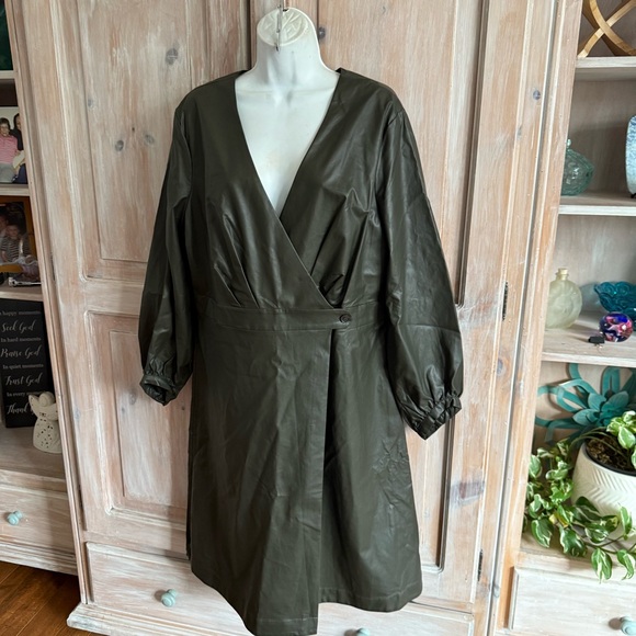 Banana Republic Vegan Leather Dark Green Wrap Dress NEW Women’s 16 - Picture 2 of 11